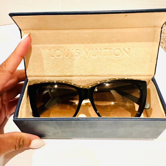 Unique Louis Vuitton Sunglasses with Monogram Trim - EXCELLENT CONDITION - Picture 3 of 12